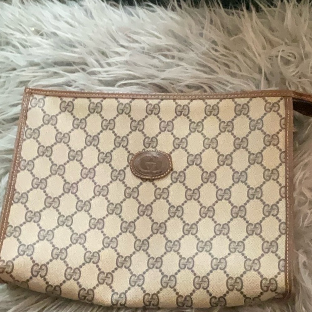 Gucci unlisted